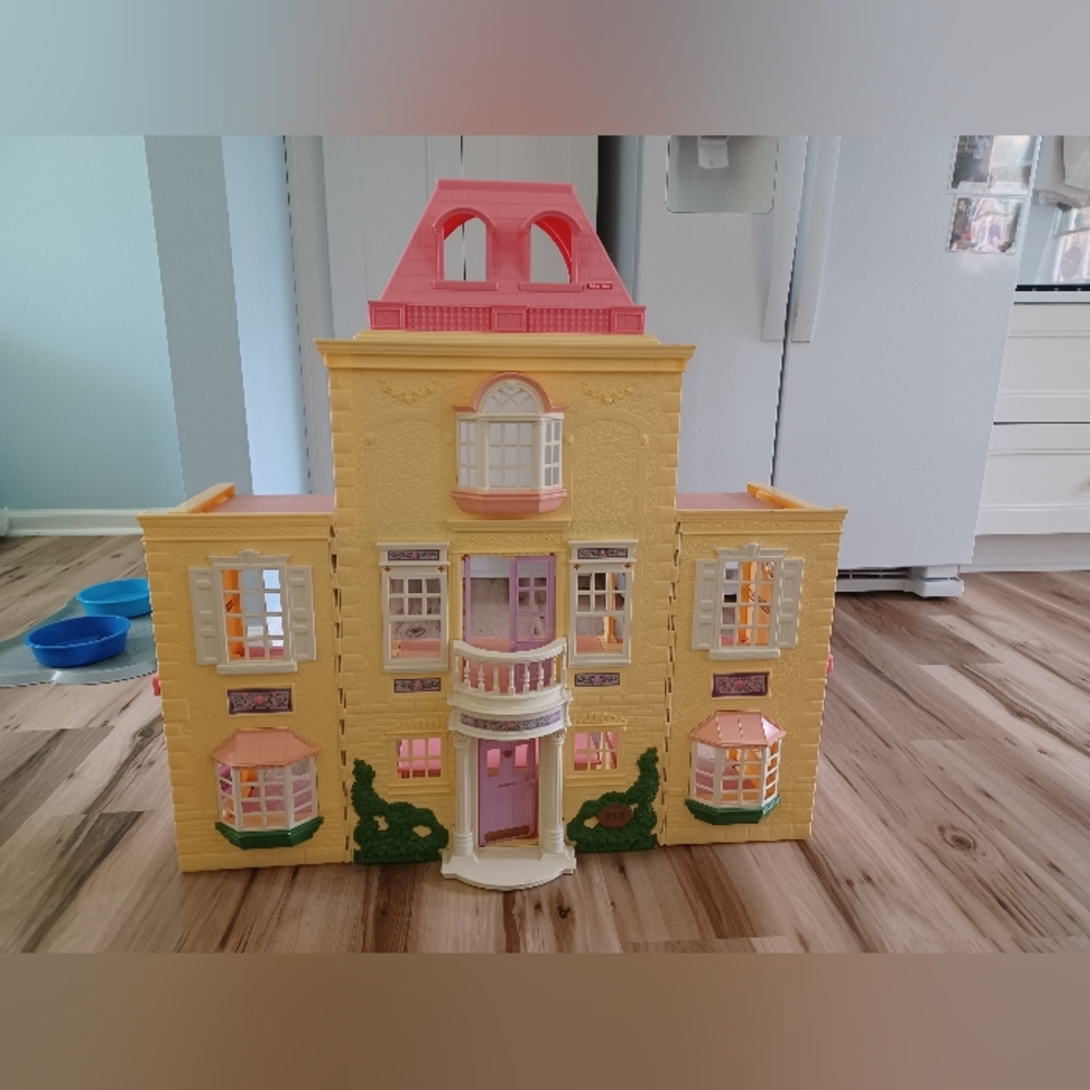 Loving Family retro Fisher Price dollhouse (plastic, foldable) with furniture